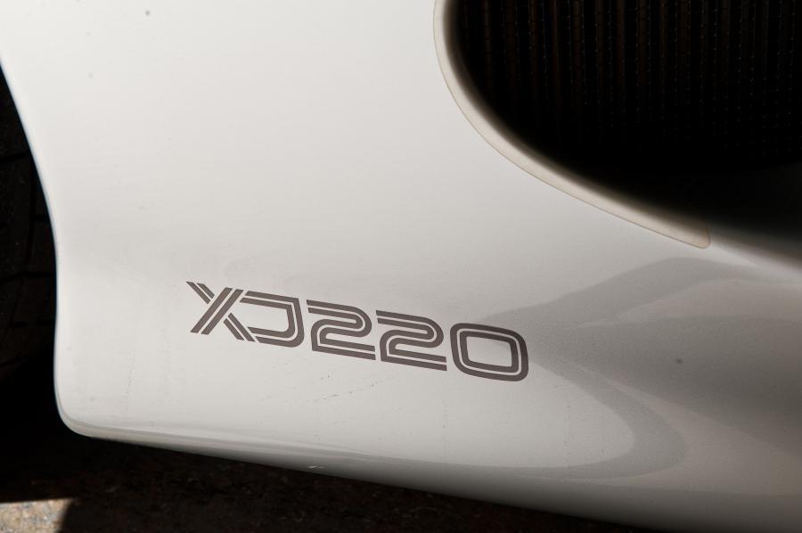  Jaguar XJ220 1993 года  (фото 11 из 28)